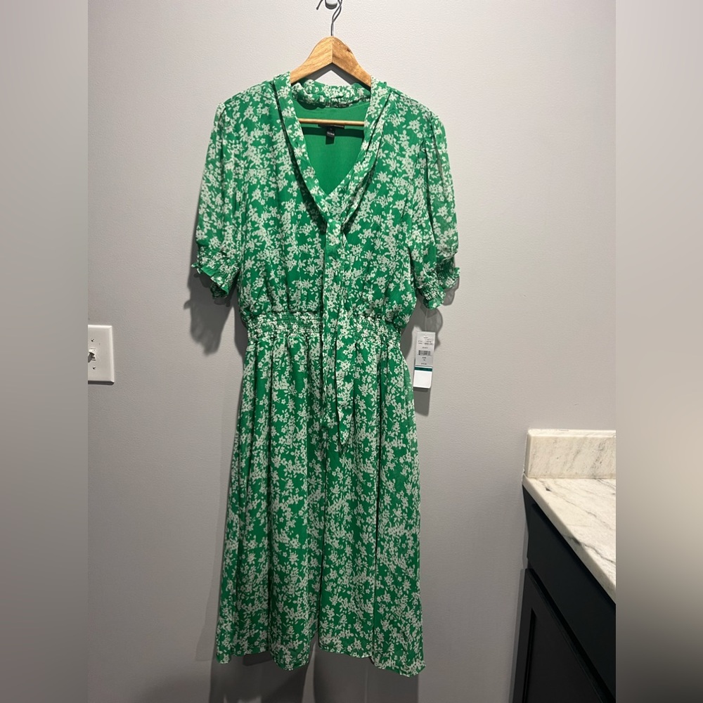 Women’s R&K Spring Dress Green Ivory size 16 new with tags